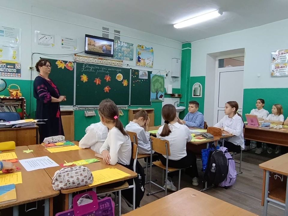 На базе МОУ «Бендерская гимназия №3 им. И.П. Котляревского» прошло городское методическое объединение учителей начальных классов, преподающих курс ОРКСЭ (Основы религиозной культуры и светской этики) На базе МОУ «Бендерская гимназия №3 им. И.П. Котляревского» прошло городское методическое объединение учителей начальных классов, преподающих курс ОРКСЭ (Основы религиозной культуры и светской этики)