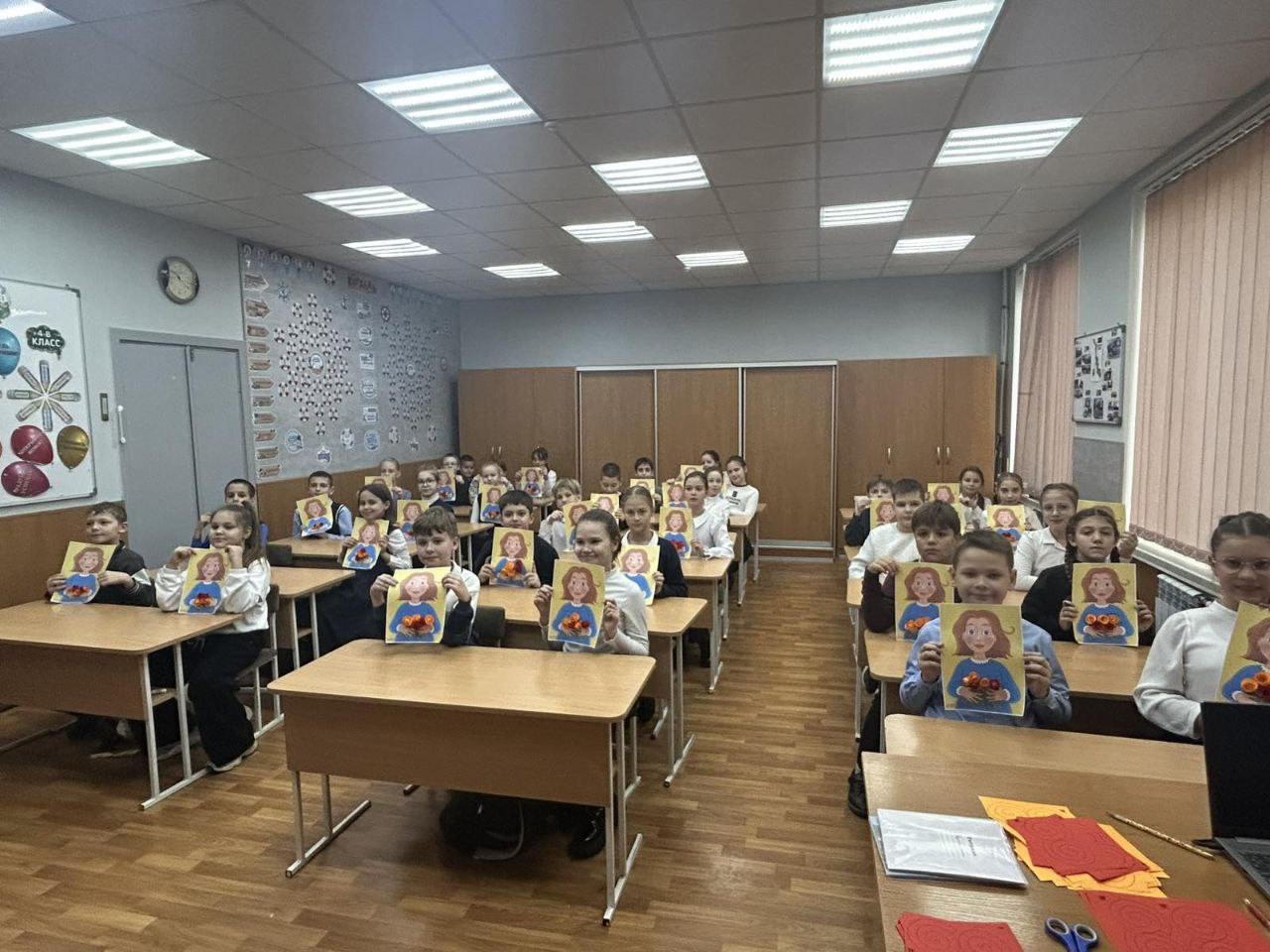 Эту красивую череду трогательных поздравлений продолжила и МОУ «Тираспольская гуманитарно-математическая гимназия» Эту красивую череду трогательных поздравлений продолжила и МОУ «Тираспольская гуманитарно-математическая гимназия»