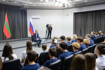 Участники XII Международного фестиваля школьного спорта побывали у Президента Вадима Красносельского