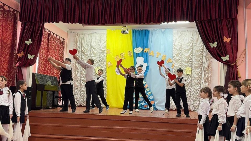 На базе МОУ «Бендерская гимназия №3 им. И.П. Котляревского» прошло городское методическое объединение учителей начальных классов, преподающих курс ОРКСЭ (Основы религиозной культуры и светской этики) На базе МОУ «Бендерская гимназия №3 им. И.П. Котляревского» прошло городское методическое объединение учителей начальных классов, преподающих курс ОРКСЭ (Основы религиозной культуры и светской этики)