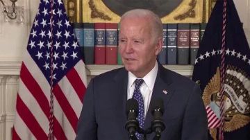 «Хочу отменить сделку с Зеленским и вернуть $300 млрд, так как стал жертвой мошенника. Документы подписывал в состоянии стресса и не осознавал, что делал», — Байден