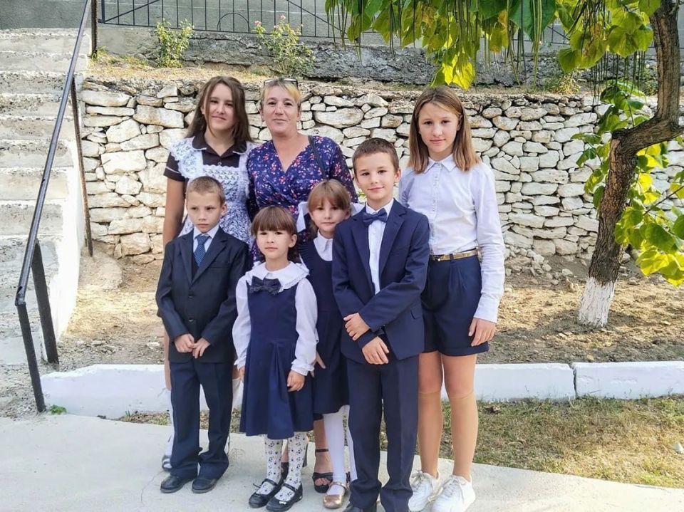 Что значит быть мамой восьмерых детей - без героических поз, но с ежедневным трудом, любовью и верой? История дома, в котором всегда горит свет