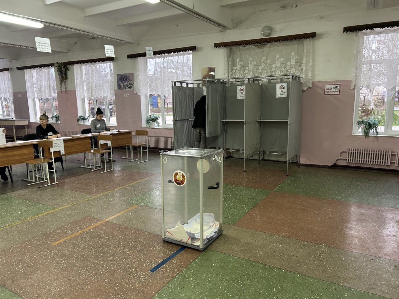 В столичной школе №5 сегодня работают два избирательных участка В столичной школе №5 сегодня работают два избирательных участка