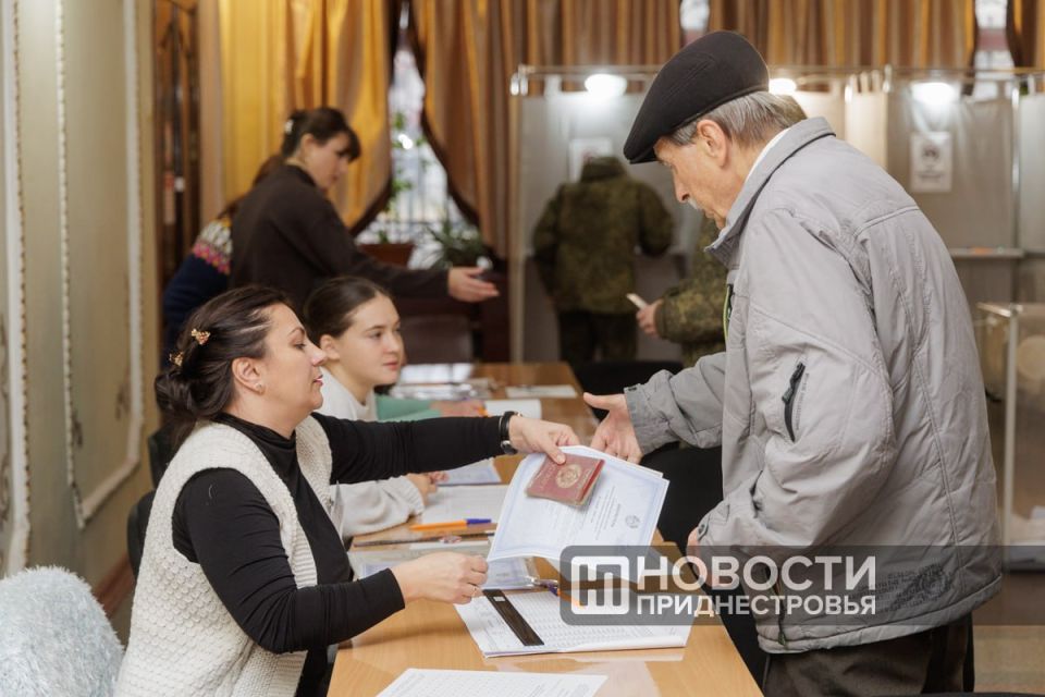 Как голосуют в Приднестровье: фоторепортаж с избирательных участков Как голосуют в Приднестровье: фоторепортаж с избирательных участков