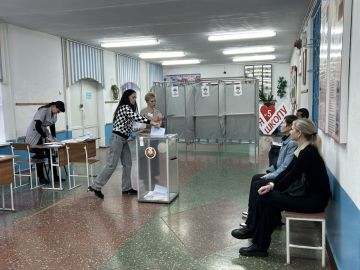 В столичной школе №5 сегодня работают два избирательных участка