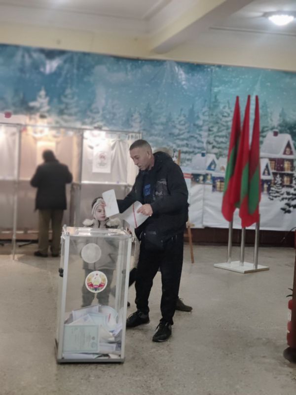 В селах Гиска и Протягайловка избиратели получают сразу четыре бюллетеня В селах Гиска и Протягайловка избиратели получают сразу четыре бюллетеня