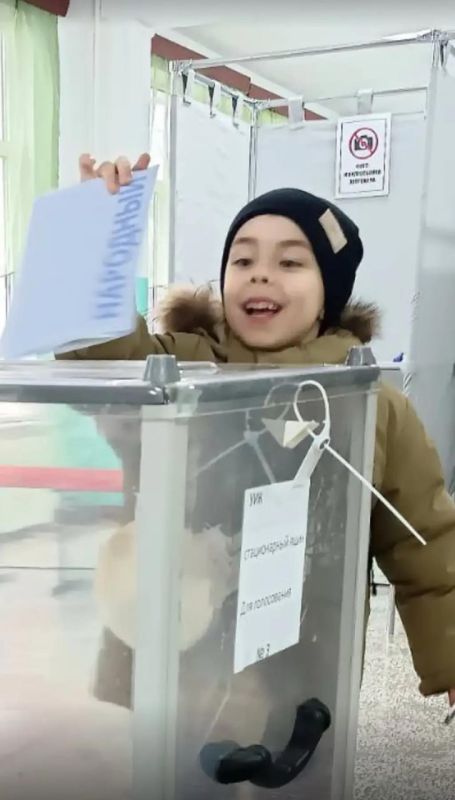 Традиция, чтобы бюллетени в урну опускали дети, сохраняется