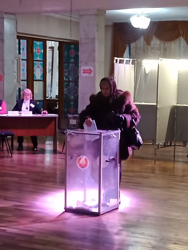 Городской Дворец культуры им.П.Ткаченко. Здесь уже первые избиратели сделали свой выбор Городской Дворец культуры им.П.Ткаченко. Здесь уже первые избиратели сделали свой выбор