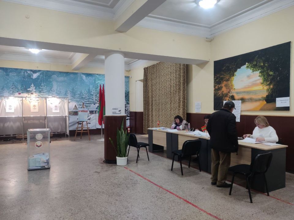 В селах Гиска и Протягайловка избиратели получают сразу четыре бюллетеня В селах Гиска и Протягайловка избиратели получают сразу четыре бюллетеня