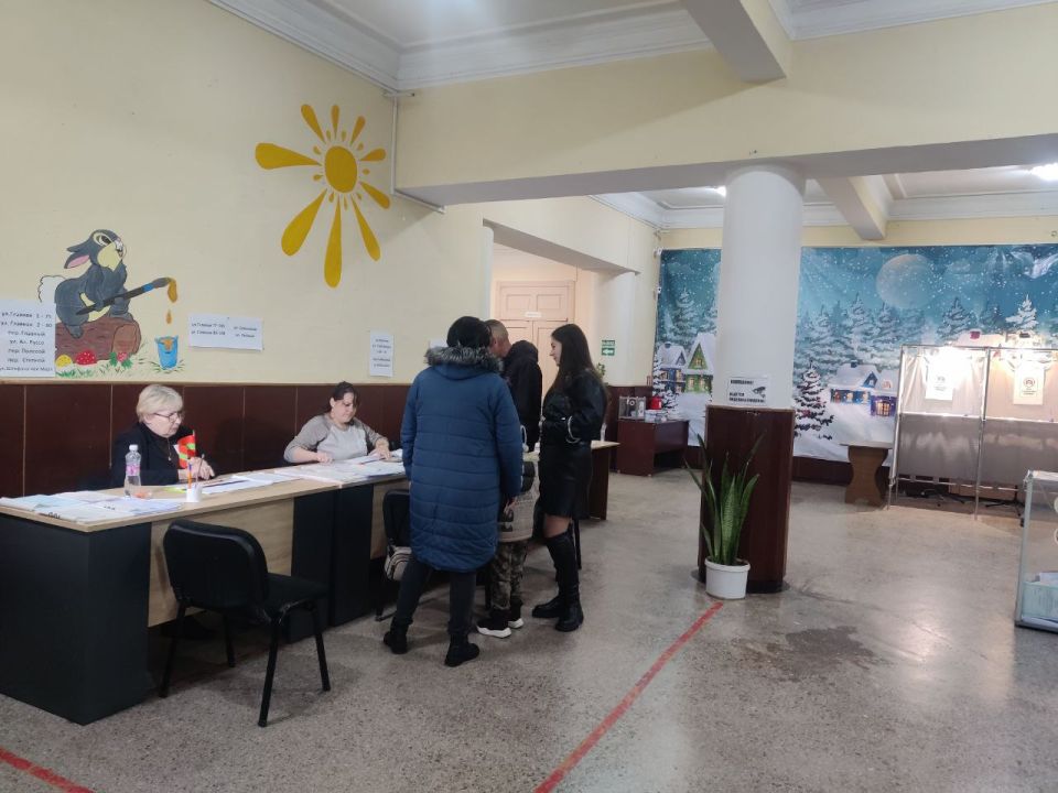 В селах Гиска и Протягайловка избиратели получают сразу четыре бюллетеня В селах Гиска и Протягайловка избиратели получают сразу четыре бюллетеня