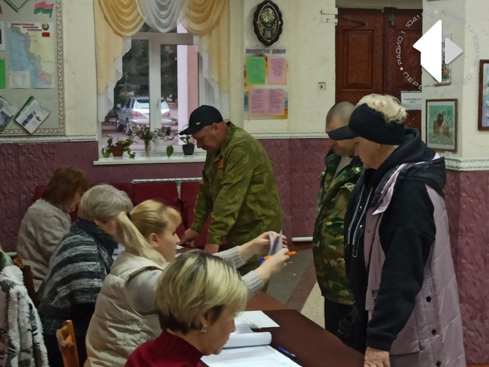 Дубоссарцы с самого утра пиходят исполнить гражданский долг