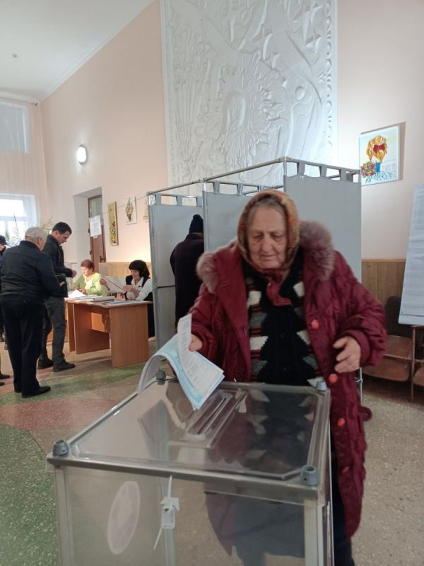 «С утра покормила кур, гусей и двух собак. И сразу на выборы - голосовать!» Коренная жительница Терновки Мария Ивановна рассказала ТСВ, что ещё не пропустила ни одних выборов в Приднестровье