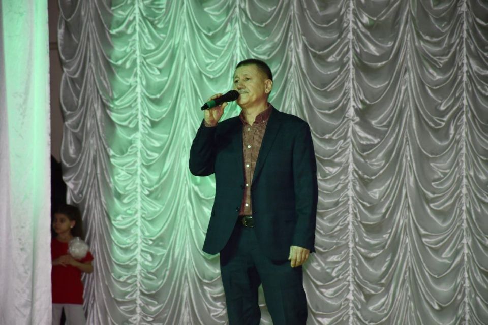 О МАМЕ С ЛЮБОВЬЮ.... На днях в Каменском районном Доме культуры состоялся праздничный концерт «Свет материнства — свет любви», посвящённый Дню матери О МАМЕ С ЛЮБОВЬЮ.... На днях в Каменском районном Доме культуры состоялся праздничный концерт «Свет материнства — свет любви», посвящённый Дню матери