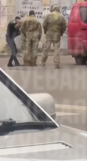 В Одессе прохожие помешали военкомату задержать мужика