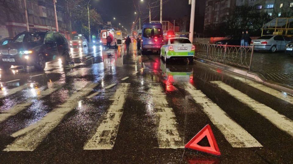 ДТП: пешеход в реанимации, две маршрутки повреждены