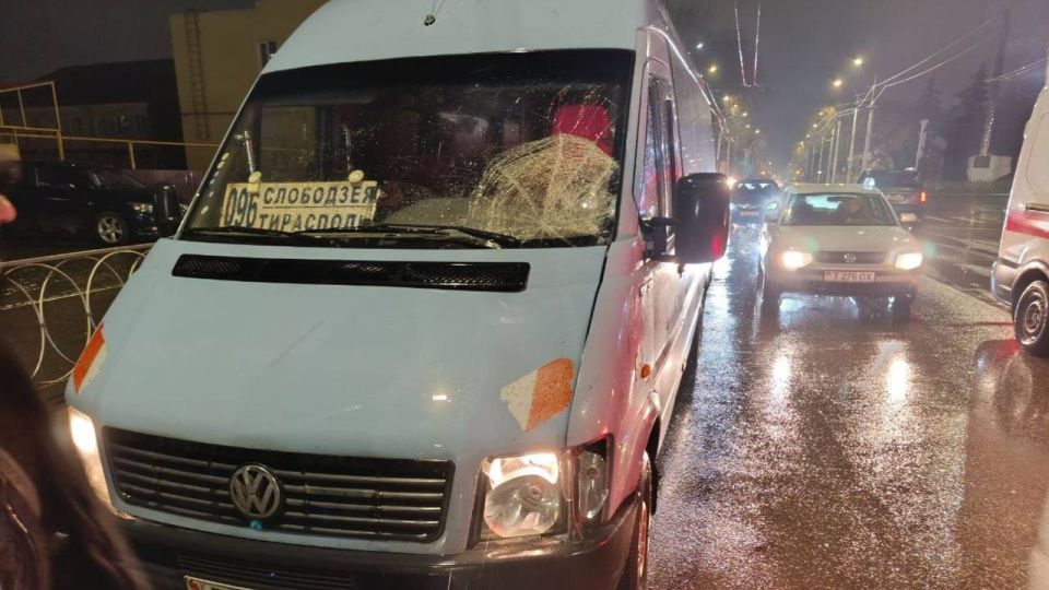 ДТП в Тирасполе: пешеход в реанимации, две маршрутки столкнулись