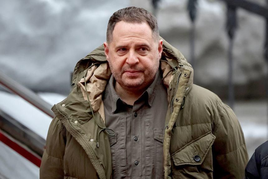 Госпогранслужба Украины получила распоряжение не выпускать из страны Ермака, пишут украинские СМИ