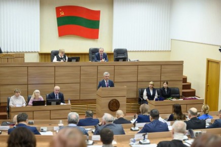 Президент принял участие в пленарном заседании Верховного Совета