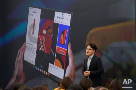 Samsung       Galaxy Z TriFold