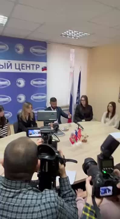 В Контактном центре ПГУ им. Т.Г. Шевченко при взаимодействии с Россотрудничеством прошла встреча с руководителем движения «Наследники Побед» Родионом Романовым. Поводом стал День Неизвестного солдата