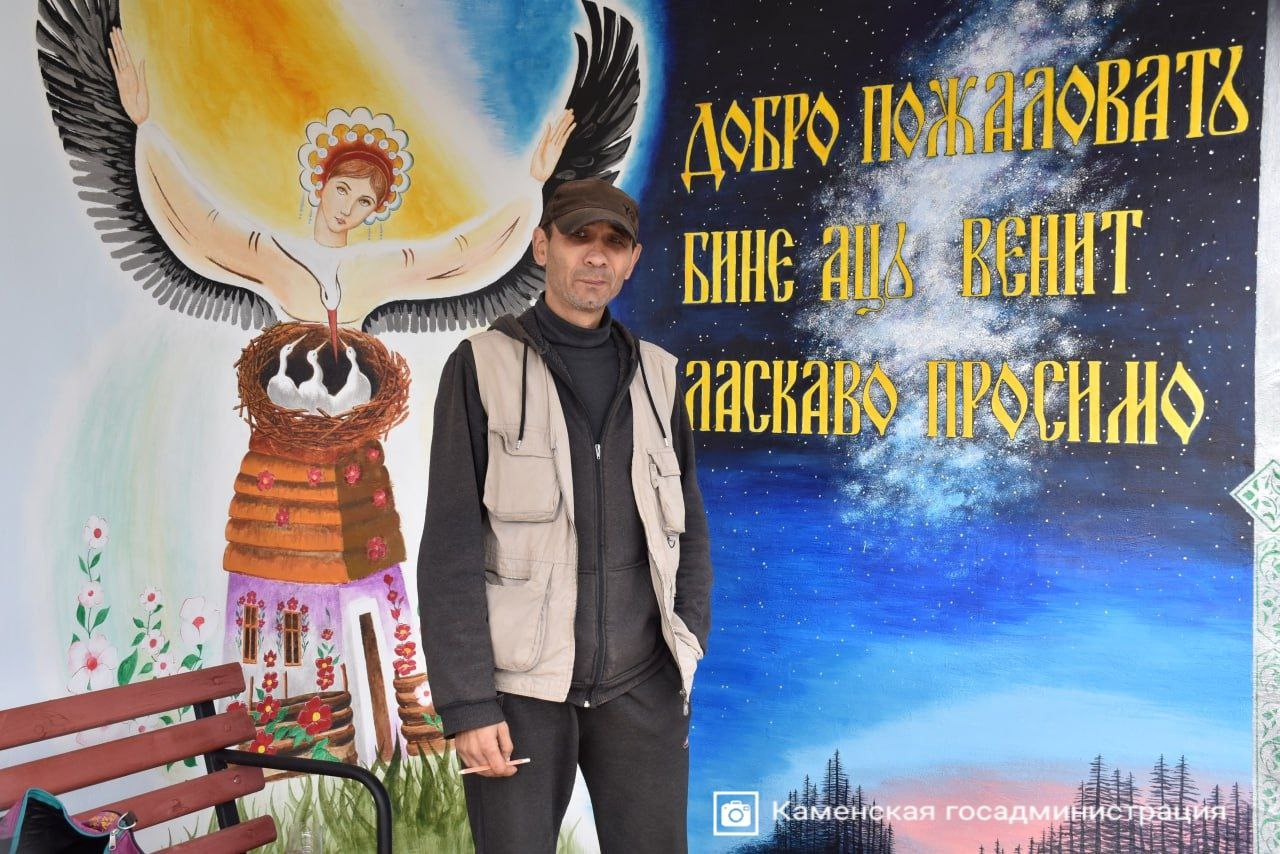 Сила общих дел. С недавних пор при въезде в Хрустовую гостей и жителей встречает обновлённая автобусная остановка — яркая, вдохновляющая и уже ставшая новым символом села