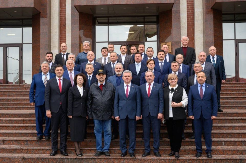 Президент принял участие в пленарном заседании Верховного Совета Президент принял участие в пленарном заседании Верховного Совета