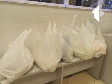 Эти большие пакеты – часть помощи, которую сегодня передадут дубоссарские школьники зоопарку