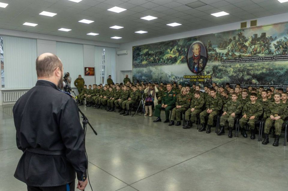 СУВОРОВЦЕВ ПОЗНАКОМИЛИ С ИСТОРИЕЙ ЧЕРНОМОРСКОГО КАЗАЧЬЕГО ВОЙСКА СУВОРОВЦЕВ ПОЗНАКОМИЛИ С ИСТОРИЕЙ ЧЕРНОМОРСКОГО КАЗАЧЬЕГО ВОЙСКА
