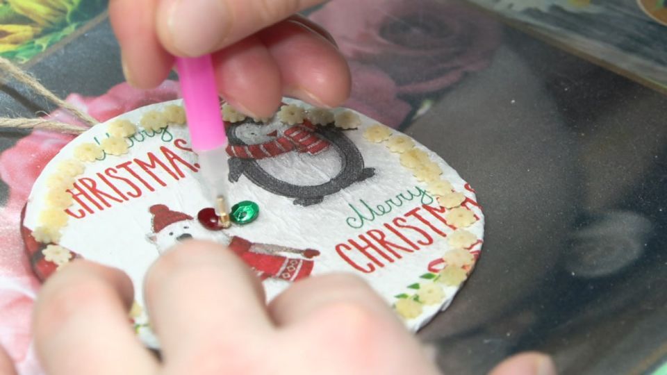 Накануне Международного дня инвалидов в филиале ДДЮТ «Буревестник» прошли творческие мастер-классы для воспитанников Реабилитационного центра