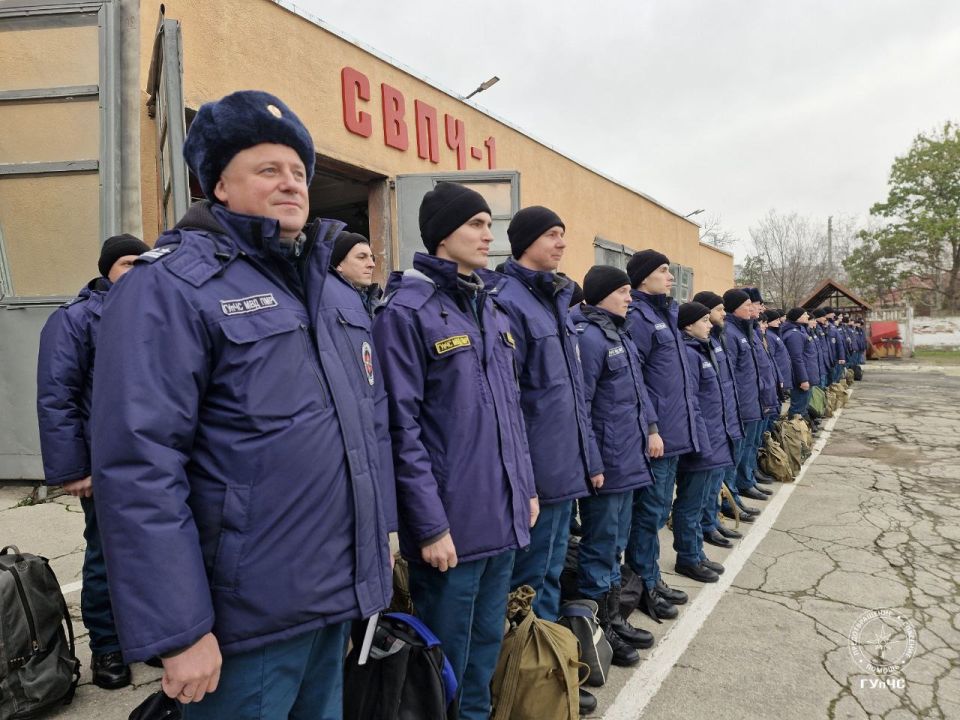 Во всех подразделениях Главного управления по ЧС прошли строевые смотры: проверяли внешний вид, служебные документы, вещевой мешок и проводили строевую подготовку