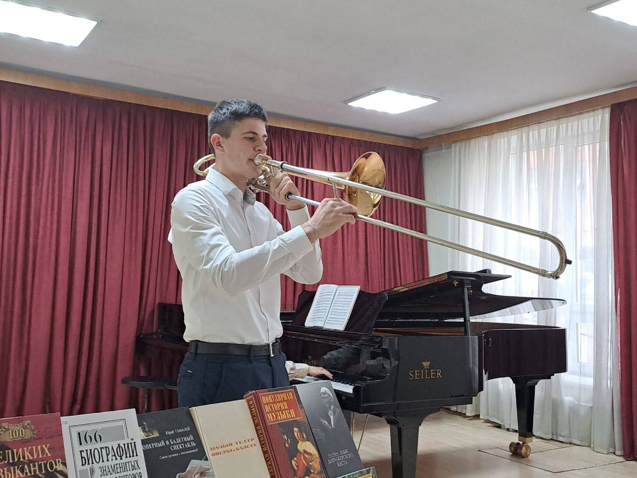 В столичном ПГИИ им. А. Г. Рубинштейна прошла литературно-музыкальная викторина «Тропой высокого искусства» В столичном ПГИИ им. А. Г. Рубинштейна прошла литературно-музыкальная викторина «Тропой высокого искусства»