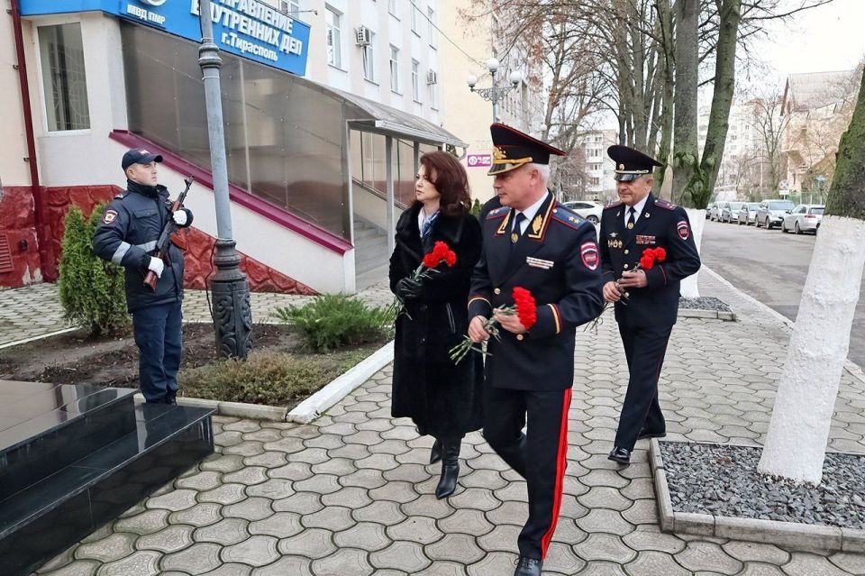 Глава города Илона Тюряева приняла участие в торжественных мероприятиях, посвященных празднованию Дня образования УВД г. Тирасполь Глава города Илона Тюряева приняла участие в торжественных мероприятиях, посвященных празднованию Дня образования УВД г. Тирасполь