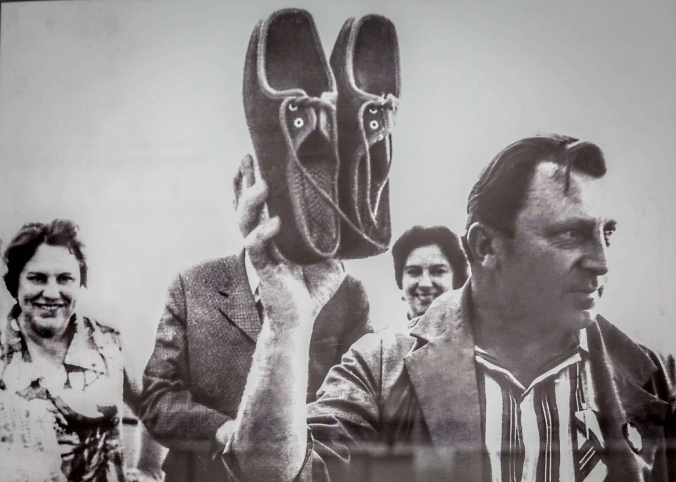 Полвека назад, 4 декабря 1975 года, бендерская фабрика «Флоаре» выпустила свою первую пару обуви Полвека назад, 4 декабря 1975 года, бендерская фабрика «Флоаре» выпустила свою первую пару обуви