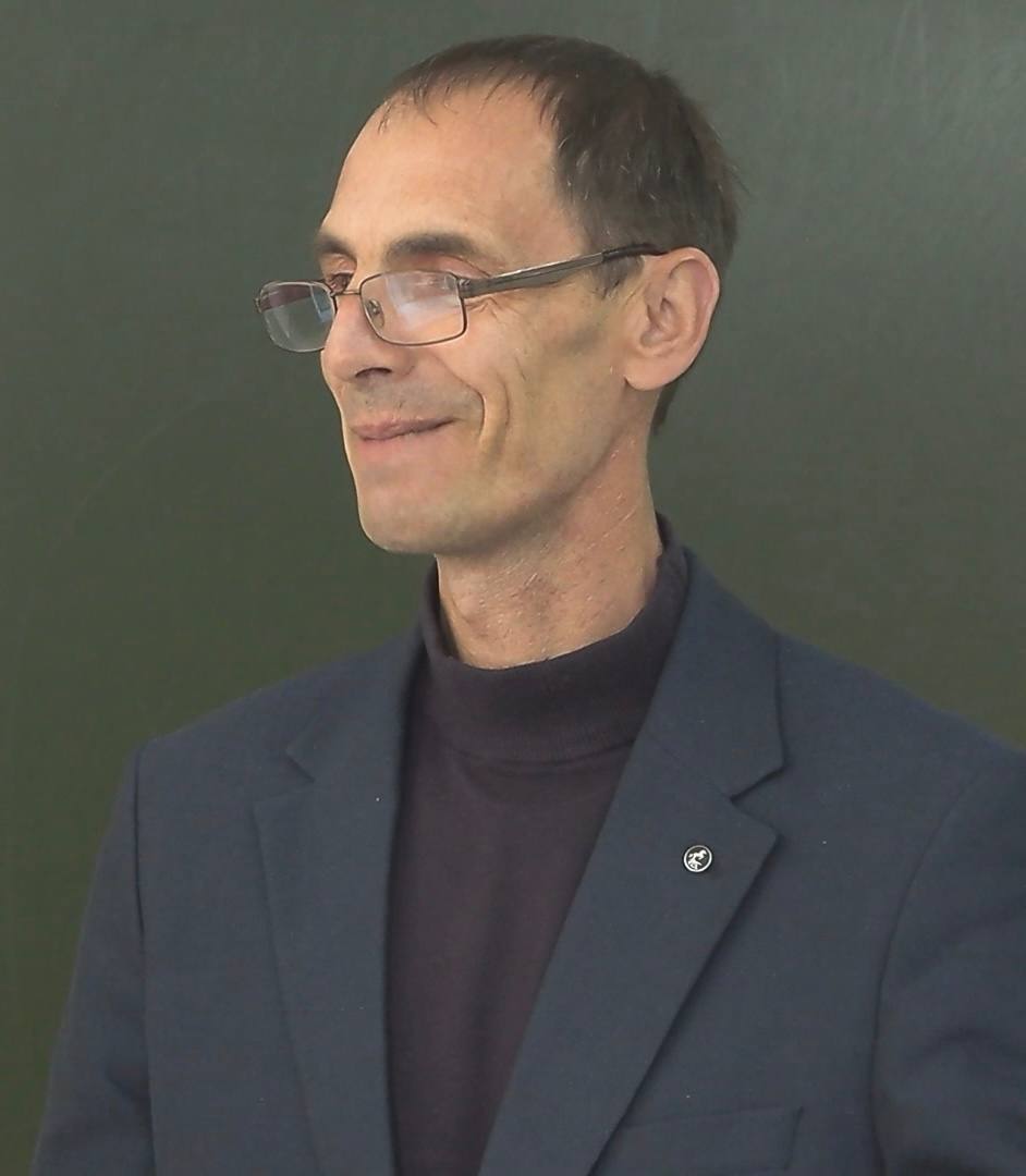 Учитель истории и обществознания из Рыбницы Андрей Шаинский – победитель международного конкурса «Лучшая русская школа за рубежом» в номинации «Учитель-международник» Учитель истории и обществознания из Рыбницы Андрей Шаинский – победитель международного конкурса «Лучшая русская школа за рубежом» в номинации «Учитель-международник»