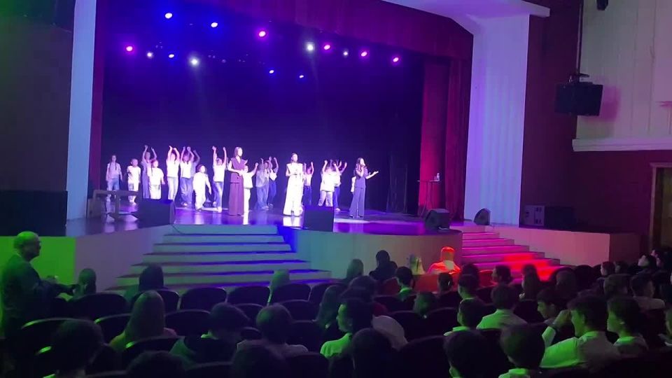 Финальная точка - выступление молодежного коллектива «Экшн»