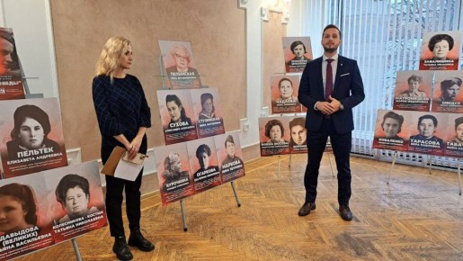 На форуме ко Дню добровольца в фойе Дворца Республики – выставка «Женщины Победы»