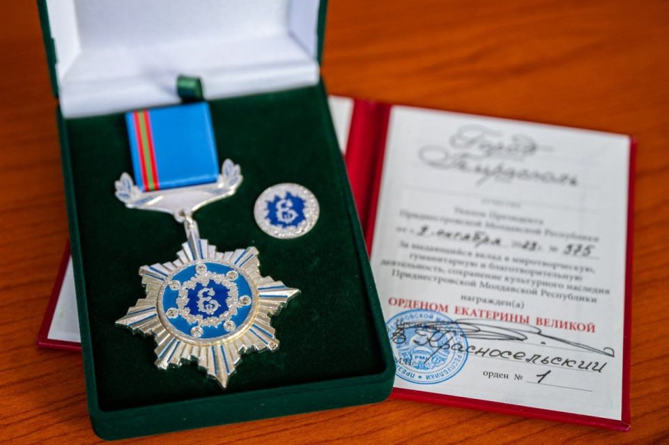 5 декабря в 1714 году Пётр I учредил орден Святой великомученицы Екатерины - награду, родившуюся из личной драмы и собственного политического просчёта 5 декабря в 1714 году Пётр I учредил орден Святой великомученицы Екатерины - награду, родившуюся из личной драмы и собственного политического просчёта