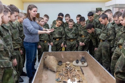 ПОГРУЖЕНИЕ В ГЛУБИНУ ВЕКОВ: КУРСАНТЫ ТСВУ И ВИМО ПОСЕТИЛИ АРХЕОЛОГИЧЕСКИЙ МУЗЕЙ ПГУ
