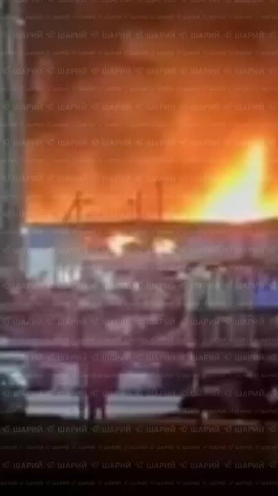 Пригород Киева после одного из прилётов пожар