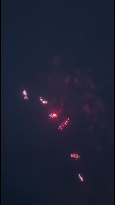 Главная ёлка Рыбницы засверкала огнями