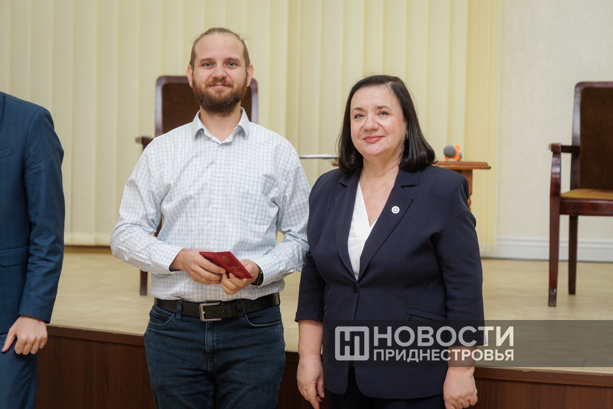 Активистов, которые собирают компьютеры для детей из малоимущих семей, наградили волонтёрскими значками