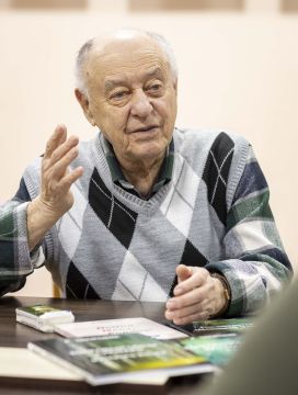 Он пришёл в шашки случайно - и остался в них на всю жизнь