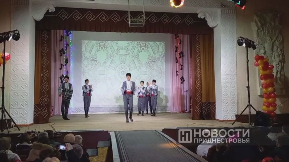 В Дубоссарах выступают артисты из гагаузского села Конгаз
