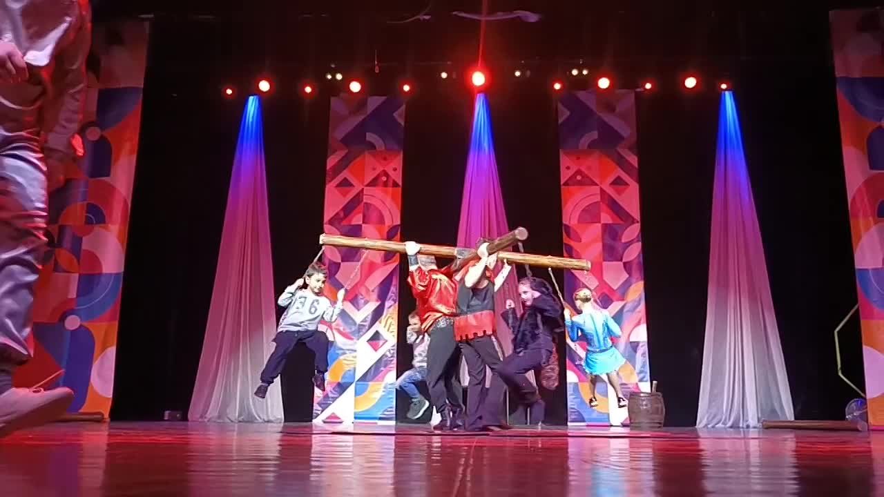 Шоу богатырей под руководством Михаила Кистола