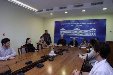 Круглый стол к 35-летнему юбилею парламента