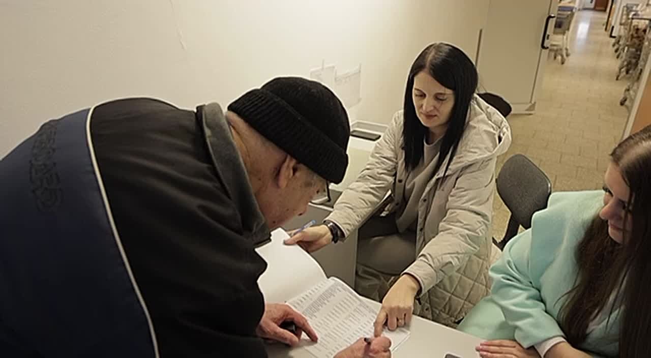 Пенсионерам, которые получают пенсию России, Украины и Белоруссии, сегодня начали выдавать подарки от компании «Шериф»