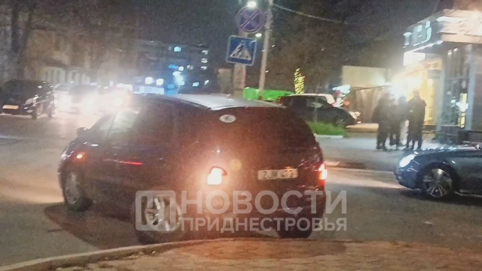В Тирасполе на перекрестке у ЗАГСа столкнулись две иномарки