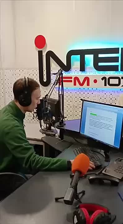 Интер ФМ разыгрывает пауэрбанк в прямом эфире