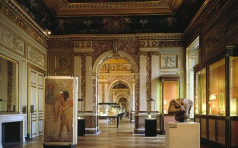 Очередной казус во французском Лувре