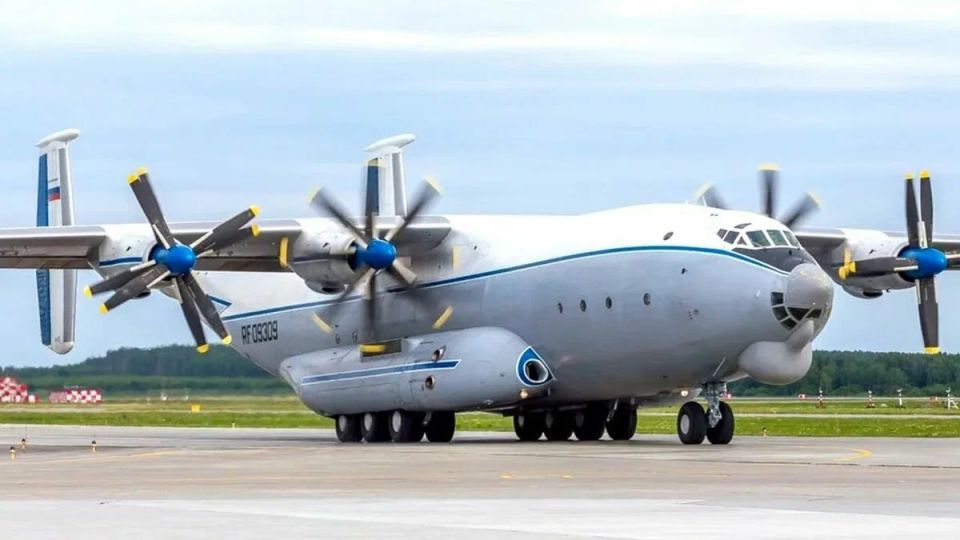 Самолет Ан-22 «Антей» рухнул в Ивановской области – по данным «Базы», на борту находилось не менее 7 человек